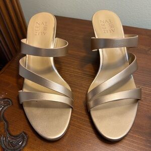 Naturalizer gold sandals size 8